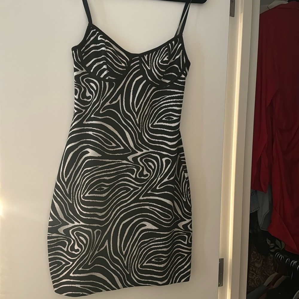 SIZE MEDIUM ZARA MINI DRESS- black and white pattern with corset detail at bust